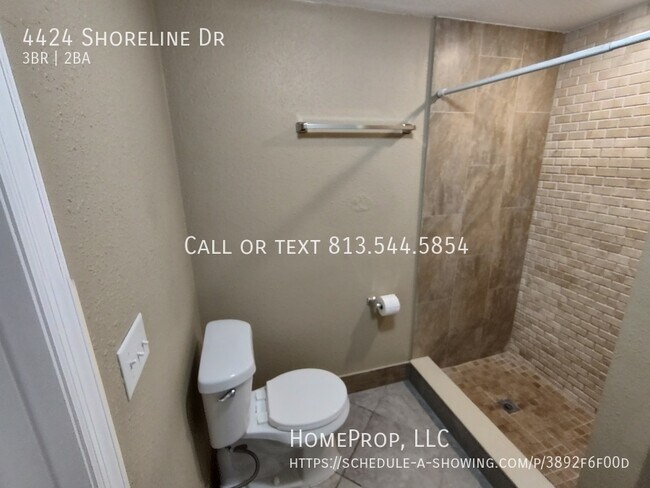 Building Photo - 4424 Shoreline Dr