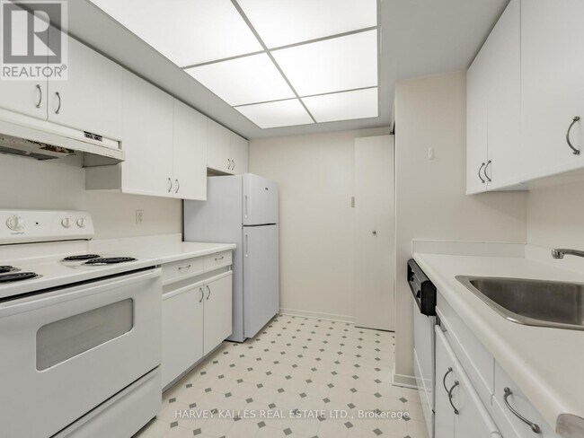 Photo du bâtiment - 1001 Bay St.