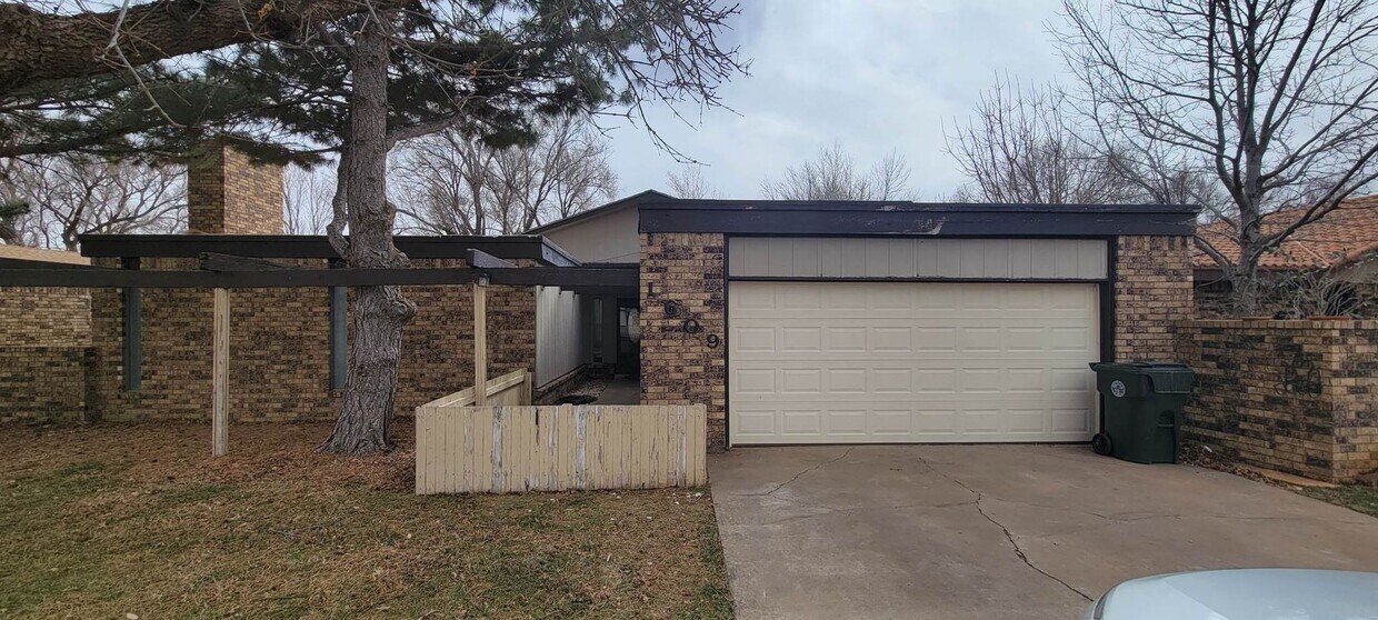 Primary Photo - Beautiful 3 bedroom, 2 bath home for rent
