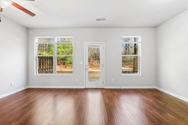 Building Photo - 5872 Taka Ln