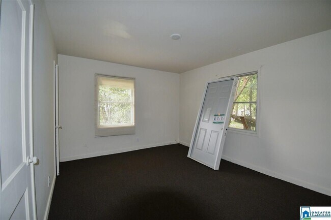 Building Photo - 717 15th St SW