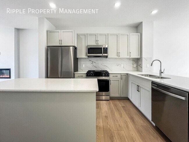 Photo du bâtiment - BRAND NEW 3 BEDS + DEN, 2.5 BATHS UPPER SUITE | EXCLUSIVE CLUBHOUSE ACCESS