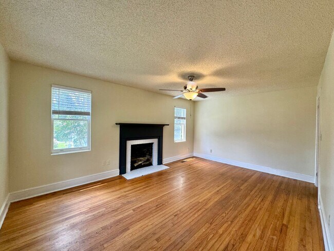 Foto del edificio - 4 bedroom CLOSE to UNC!