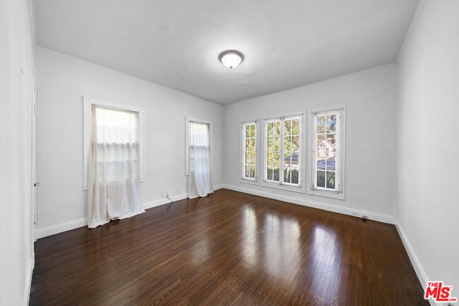 Building Photo - 107 S Lucerne Blvd