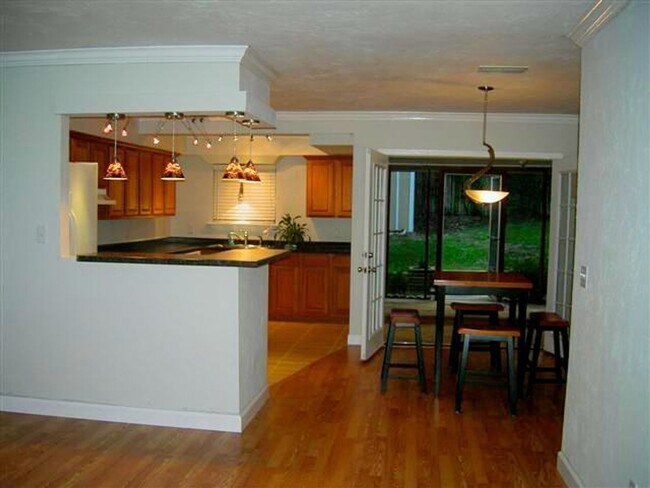 Foto del edificio - MODERN 3/2 w/ Huge Den, Screened Porch, Privacy Fenced Yard, Workshop, & 1703 sq ft! $1895/month ...