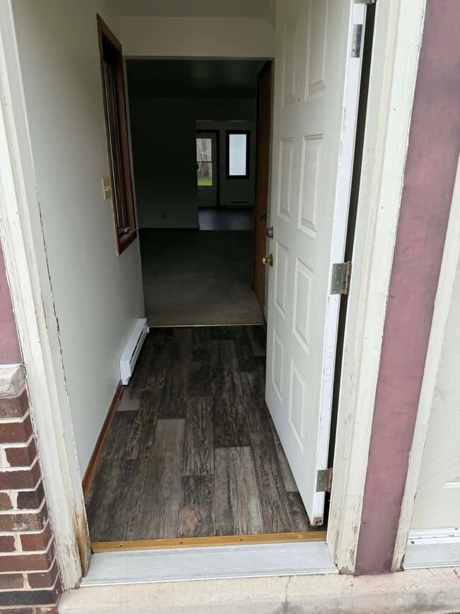 Building Photo - 700 Meadow Ln