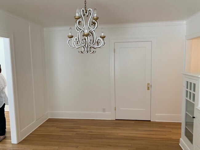 Foto del edificio - 515 N Windsor Blvd