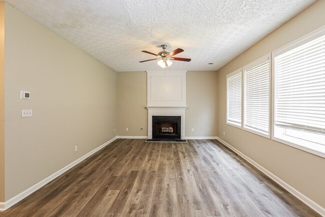Foto del edificio - 7050 Silver Bend Overlook