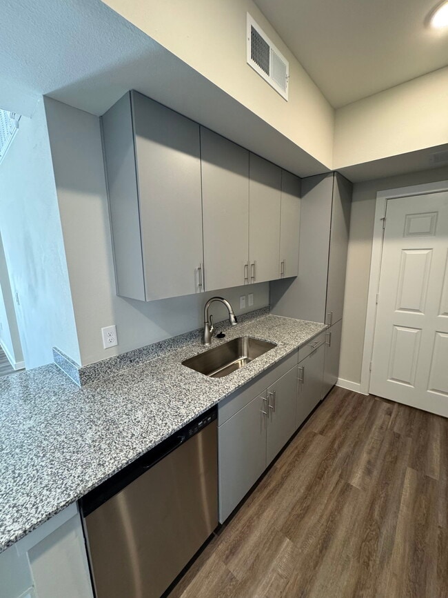 Photo - 5000 Overboard Cv Apartment