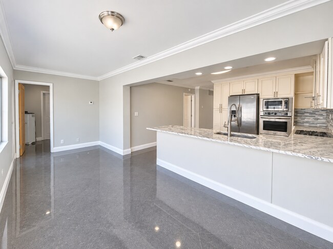 Foto del edificio - 2820 NE 49th St