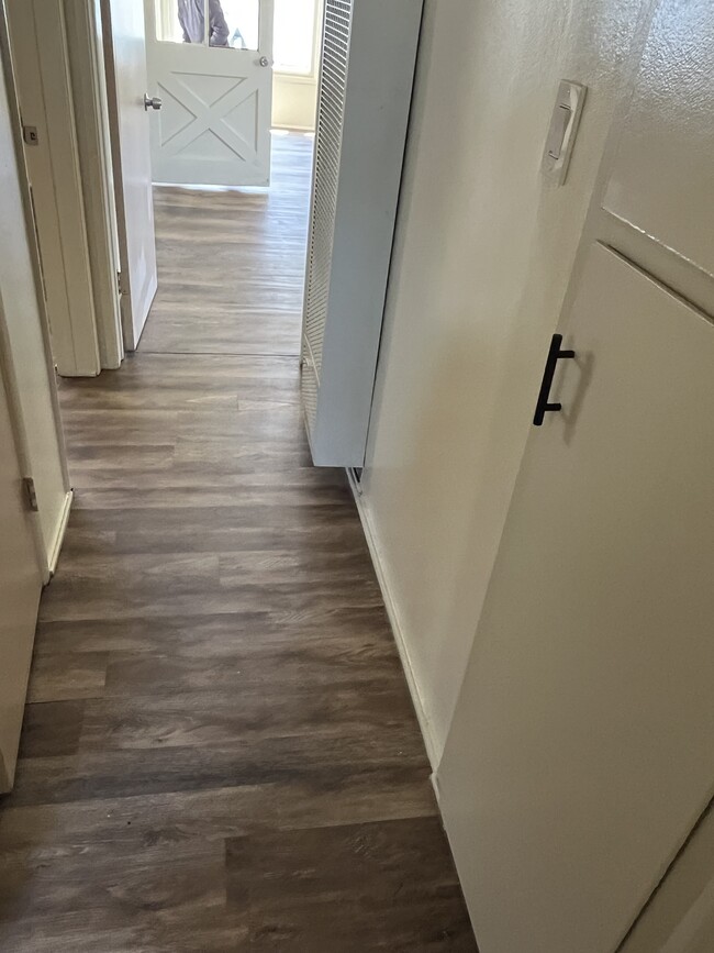 HALLWAY - 125 N Cedar Ave