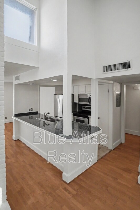 Foto del edificio - 5938 Sandhurst Ln