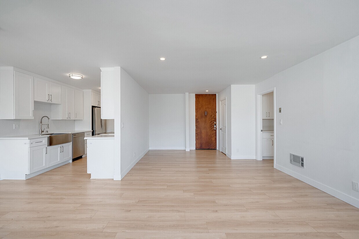 Foto principal - 6050 Canterbury Dr