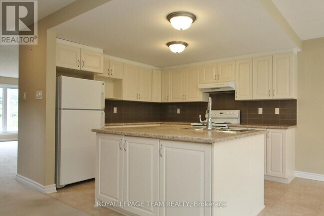 Building Photo - 593 Clearbrook Dr