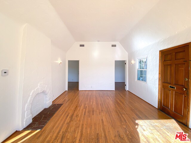 Building Photo - 2725 Tesla Ave