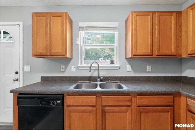 Building Photo - Charming 3BR House in Union City