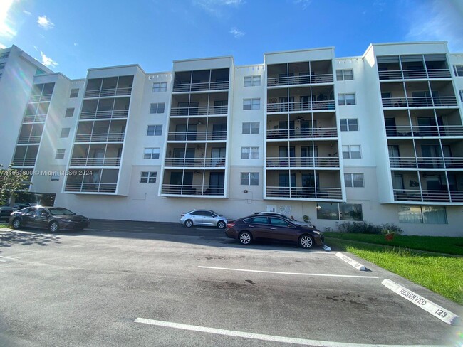 Foto del edificio - 2821 N Miami Beach Blvd