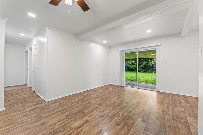 Foto del edificio - 6601 Stonleigh Pl