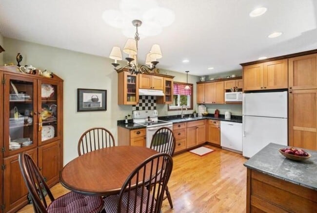 Foto del edificio - 10414 Valley Forge Ln N