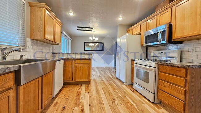 Foto del edificio - Beautiful Home with Separate Office/Bonus Room!