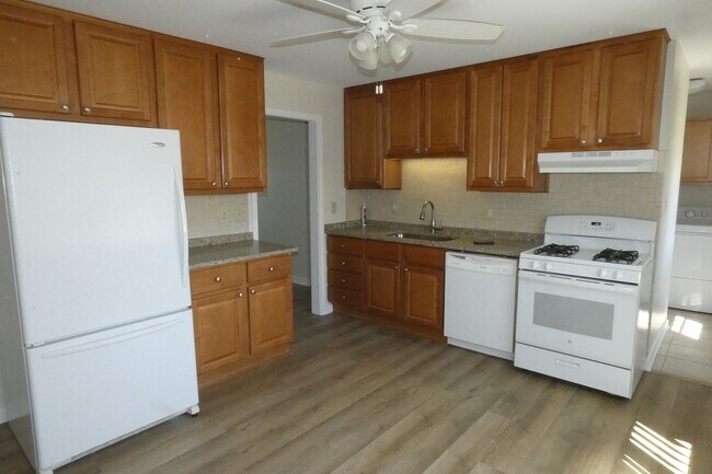 Building Photo - 515 Freeman Ave