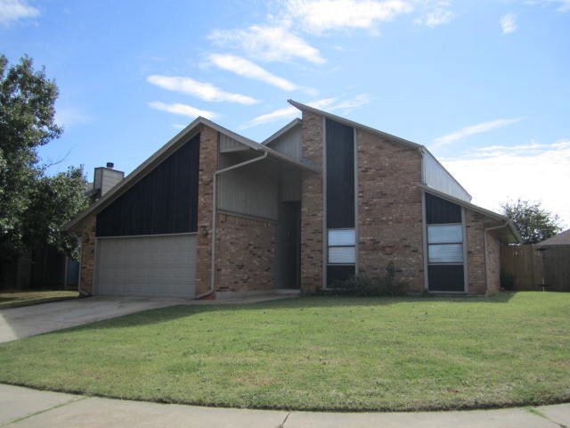 Photo - 600 Fire Light Dr (Moore, OK)