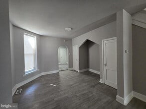 Building Photo - 5552 Addison St