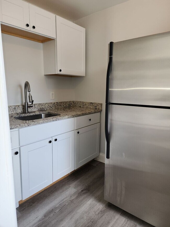 Foto del edificio - 1660 E Cold Spring Ln
