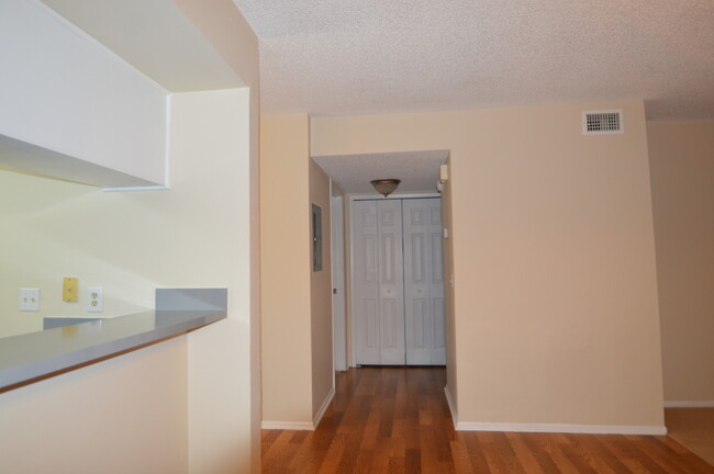 Foto del edificio - 2 Bed/1 Bath Condo in Baywood Meadows! $13...