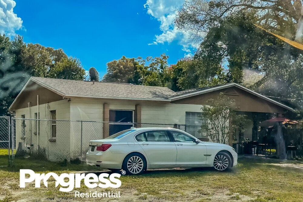 Primary Photo - 4209 E Cayuga St