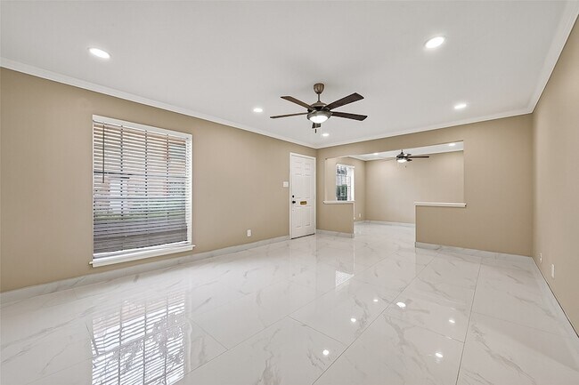 Foto del edificio - 6649 De Moss Dr