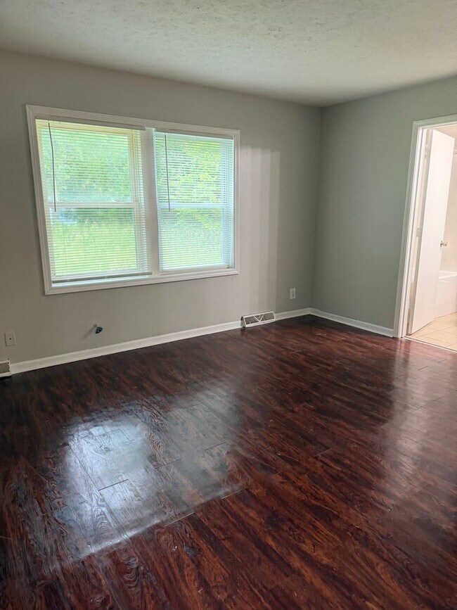 Foto del edificio - a newly updated single-family home located in a nice neighborhood of Indianapolis.