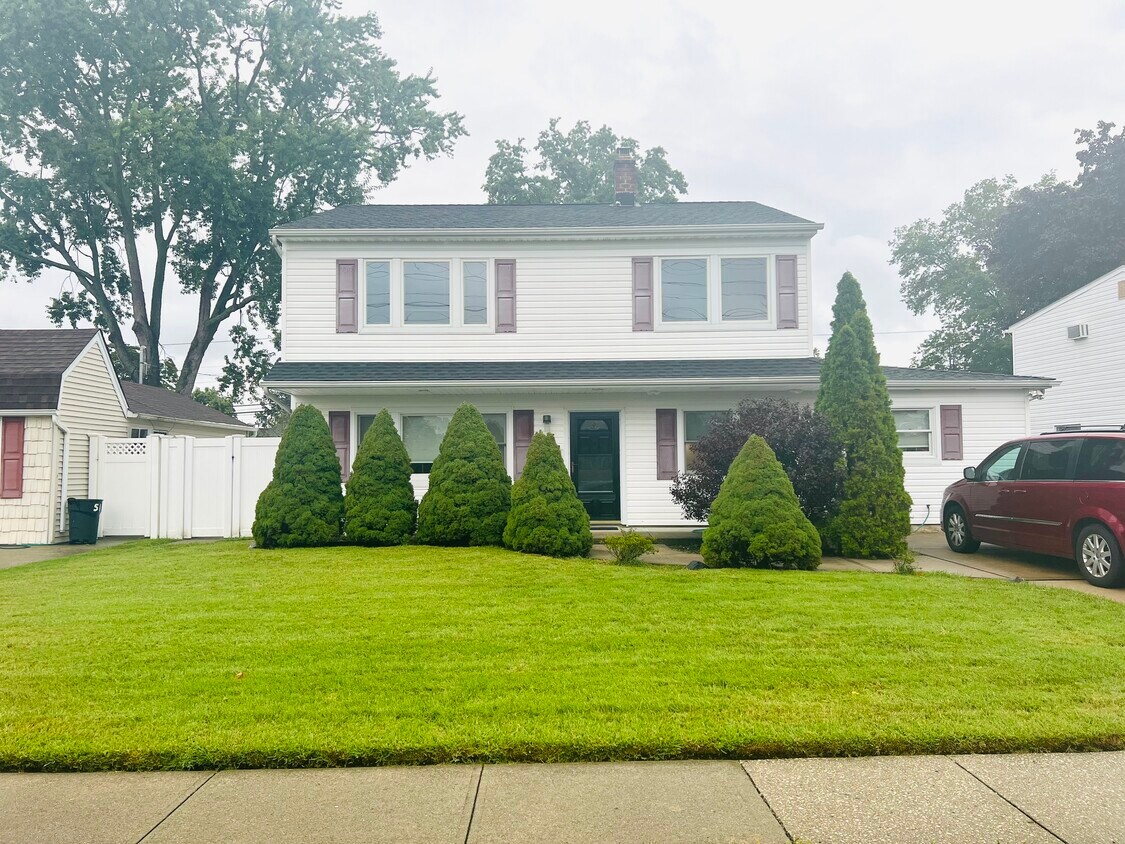 Primary Photo - 55 Cornflower Rd