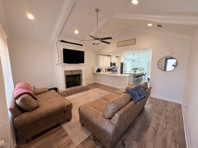 Foto del edificio - 103 Hunters Hill Wy