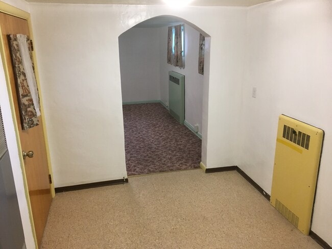 BREAKFAST RM TO LIVING RM - 956 N 9th St