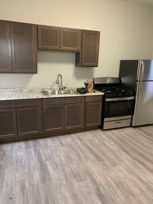 Kitchen - 4142 Chambers St