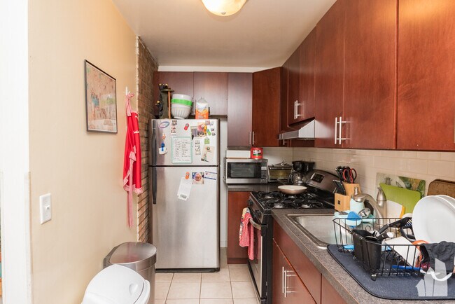 Foto del edificio - 803 W Oakdale, Unit 2, Chicago, IL 60657-2