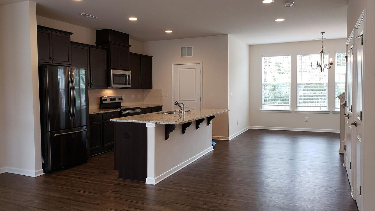 Foto principal - Room in Townhome on Sharonbrook Dr