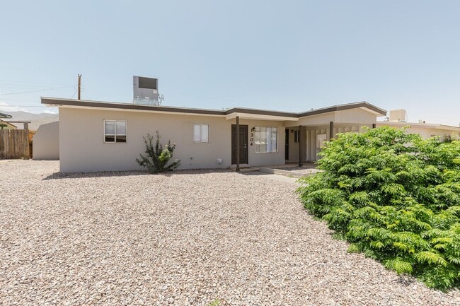 Building Photo - Cozy 2 Bed 2 Bath Home - Fully Furnished