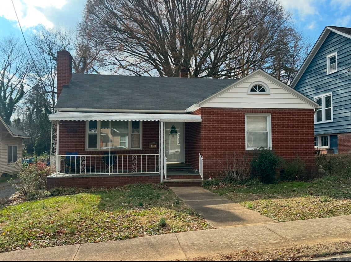 Foto principal - 153 Bost St
