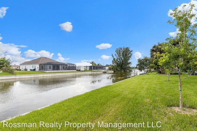 Foto del edificio - 3523-3525 SW 15th Pl