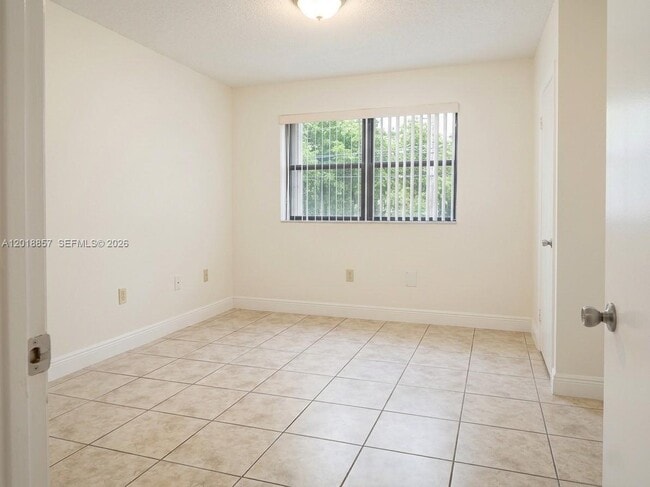 Foto del edificio - 7115 NW 179th St
