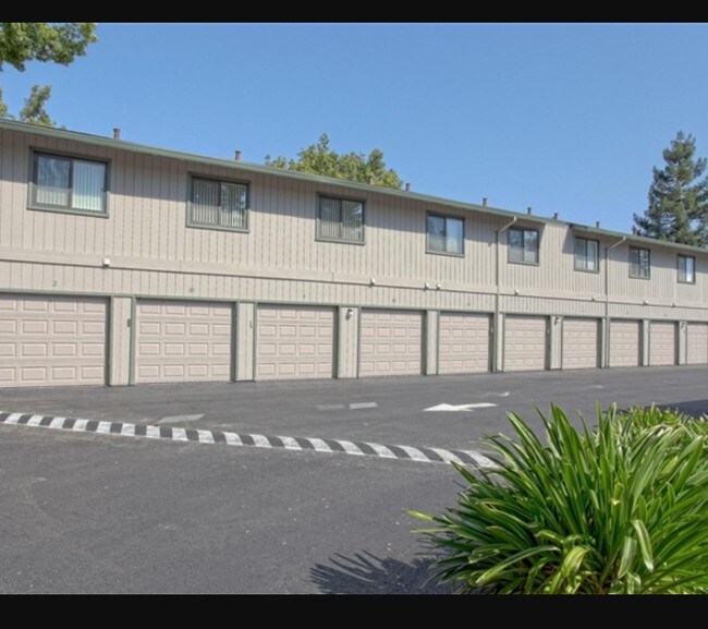 Detached garage area - 4029 Ralston Common