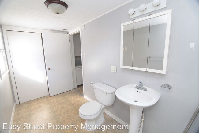 Building Photo - 2 br, 1 bath House - 506 SW 4th St.