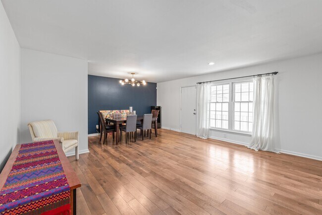 Building Photo - 4615 Coronado Dr