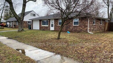 Building Photo - 2507 Foxchase Ct W