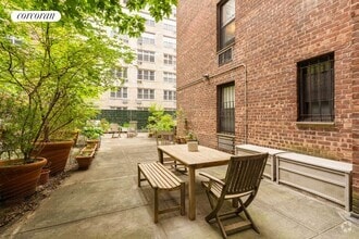 Building Photo - 211 E 18th St