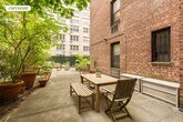 Foto principal - 211 E 18th St