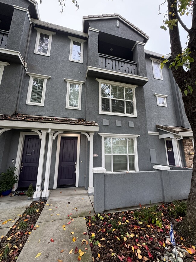 Foto del edificio - 6202 Lonetree Blvd