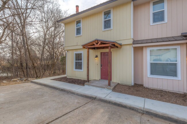 Building Photo - 644 Earthside Dr